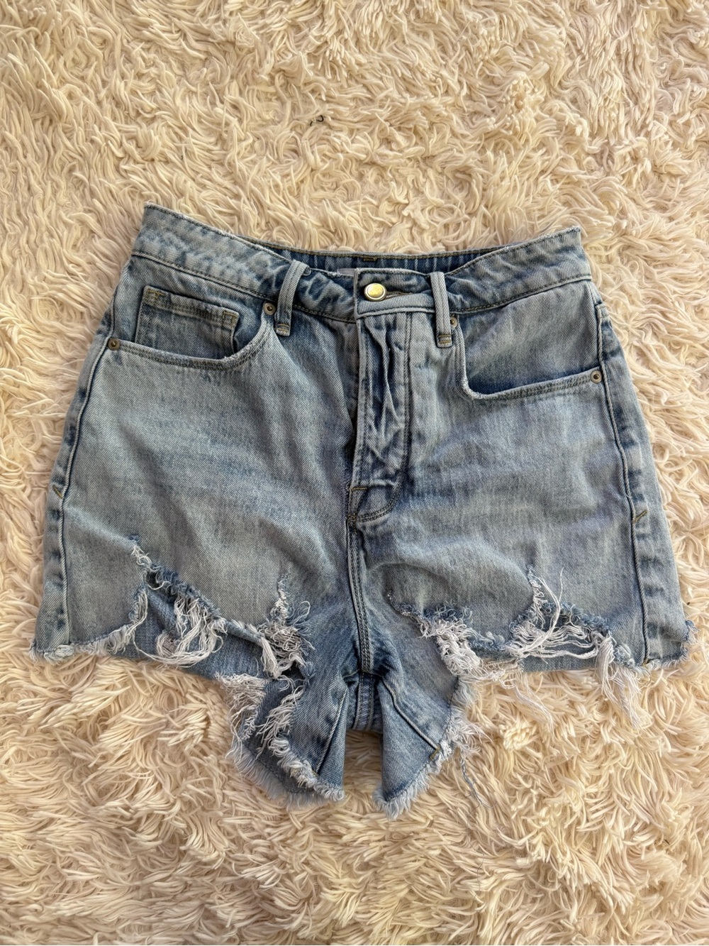 Good American Distressed Denim Cutoff Shorts Light Wash Size 2 / 26
